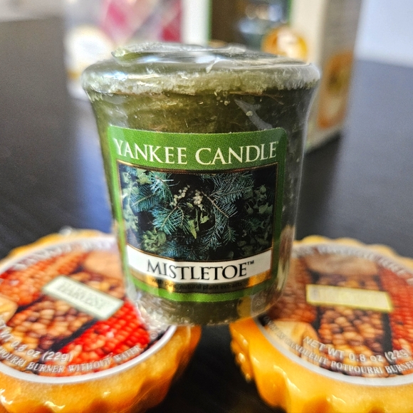 NOS Vintage Christmas Holiday Yankee Candle Lot Quick Scent/Tarts/ Candle - Picture 2 of 7